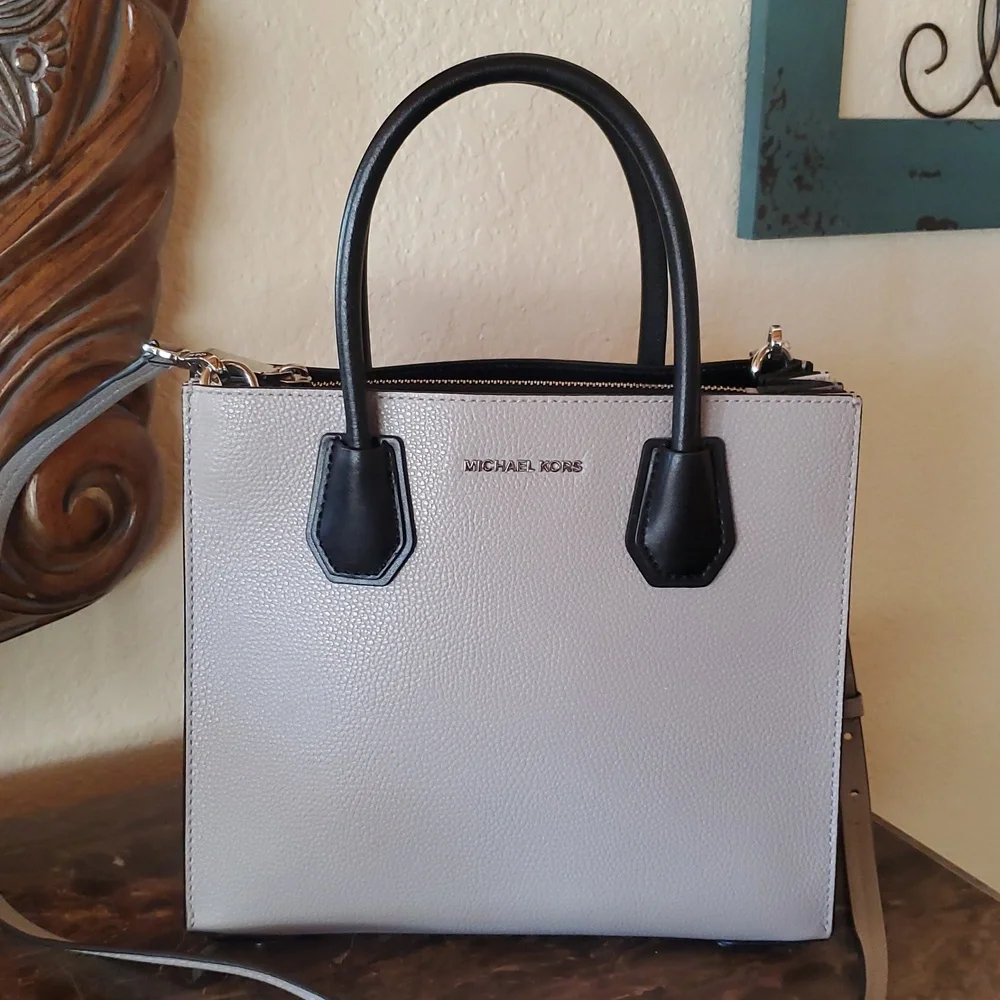 Like NEW Michael Kors Accordion Mercer Bag Medium